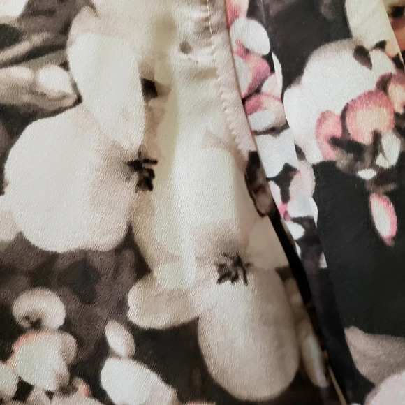 Floral Button Down Blouse / Monochrome / Black & Pink / Size Large - Picture 4 of 8